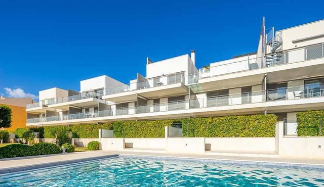 Modern ground floor apartment walking distance to the beach