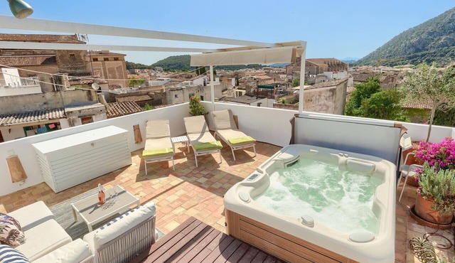 Modern townhouse with jacuzzi in Pollensa