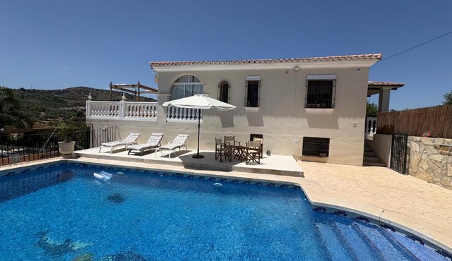 Monda Farm with private pool, mountain views, nature and animals! 15 mins from Marbella