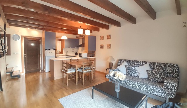 Mountain Duplex for 4 Guests with Parking in Villanúa