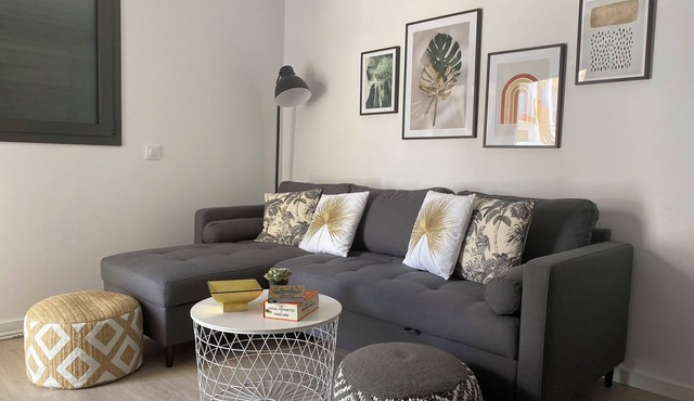 New luxury apartment w/rooftop pool in Llanca Port
