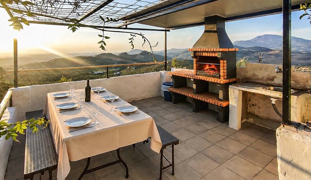 Nice home in Alcaudete
