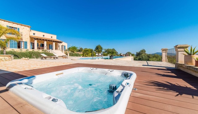 Nice home in Porreres with private swimming pool, can be inside or outside