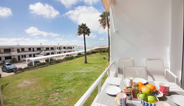 Overlooking the sea! New apt. with terrace 3 bedrooms+2 bathrooms&community pool