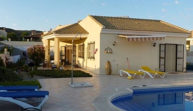 Peaceful rural retreat, private pool, stunning mountain views close to Arboleas. in Arboleas