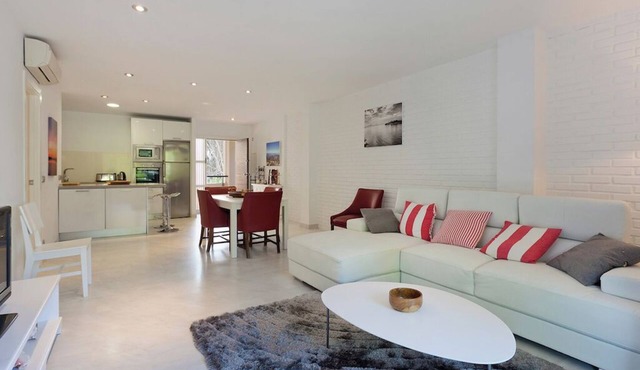 Pine Walk Apartment close to beach and shops