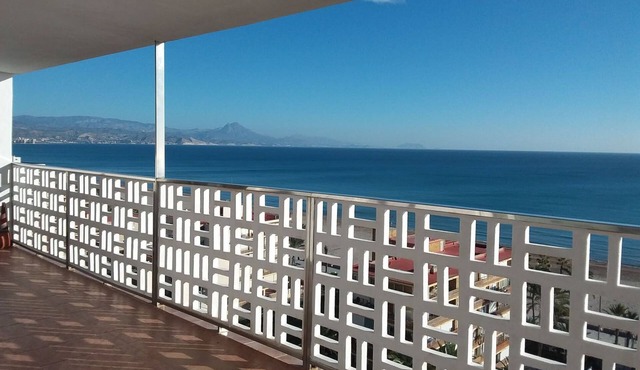 Primera Línea de Playa con Excelentes Vistas