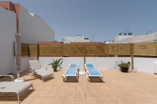 Private Solarium - 2BR House Near the Airport in Vecindario