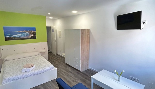 ROOM 2 WITH STREET VIEW
