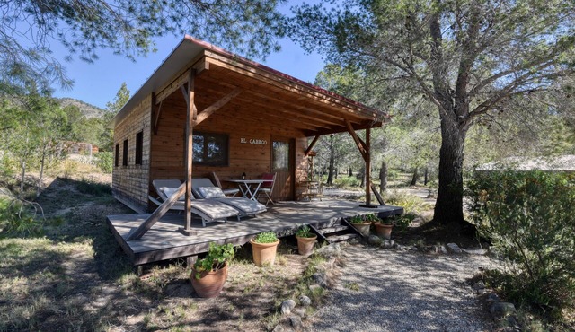 Rural House 'El Cabeco' with Mountain Views, Shared Pool and Wi-Fi