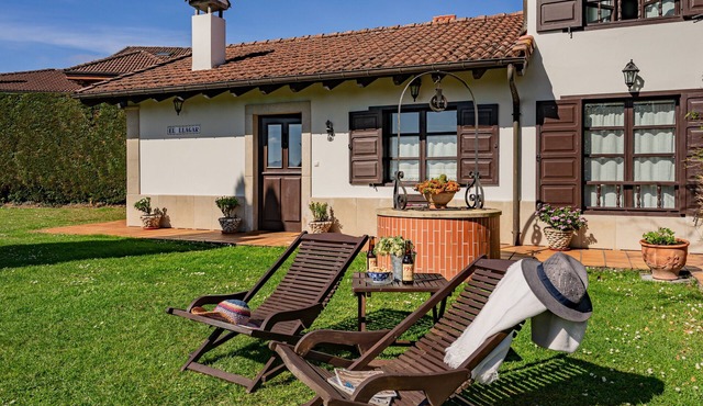 Rural House 'El Llagar De Naveda' with Mountain Views, Private Terrace & Wi-Fi