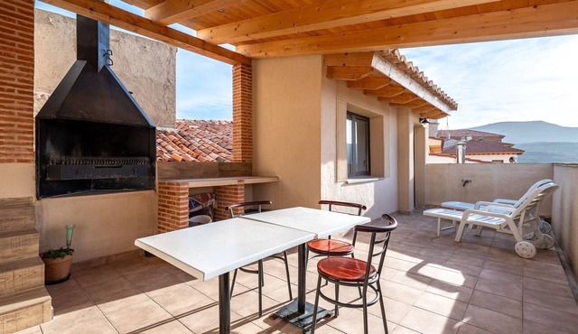 Rural House 'Sierra De Majalinos' with Mountain Views, Wi-Fi and Air Conditioning