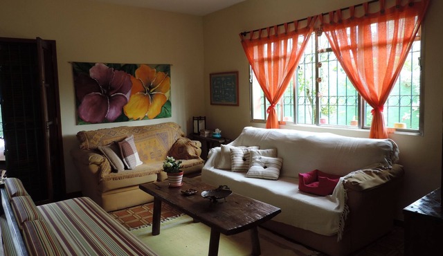 Safe, airy single storey house, ideal space for families with children and animals in Ilhabela