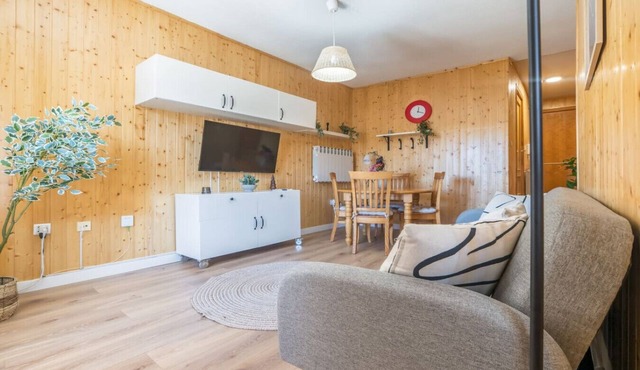Sierra Nevada Ski Slope Lodge – Free Parking