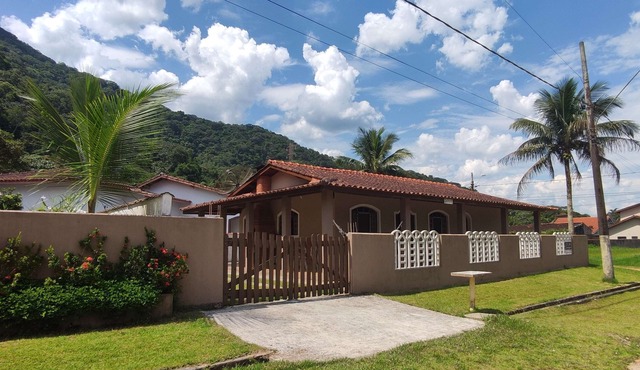 Single storey house in excellent location. 200 m from Lagoinha beach - Ubatuba in Ubatuba