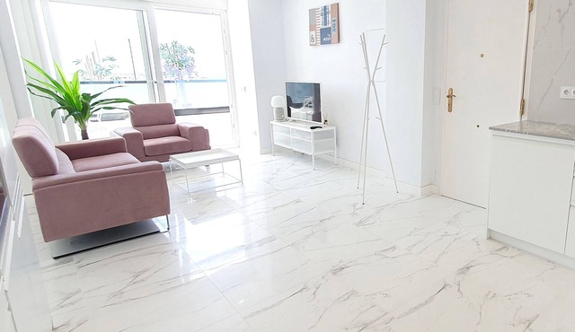 Skol 645 - Exclusive 3-Bedroom Apartment with Sea Views