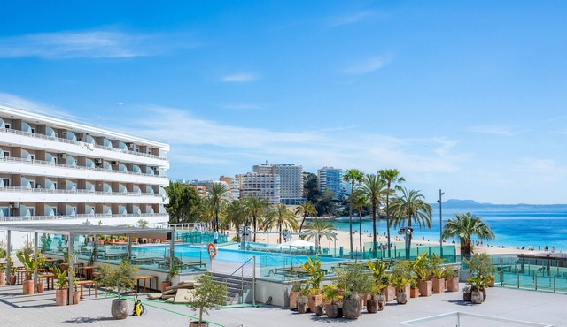 Sol Wave House with Sea Views, Wi-Fi and Air Conditioning