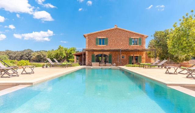 SON CATXO - Villa with private pool in Búger. Free Wifi.