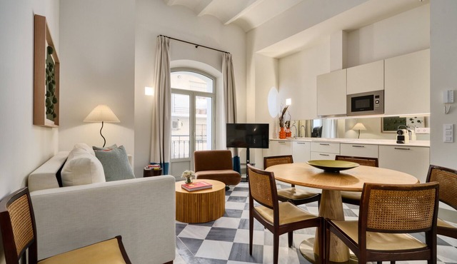 Sophisticated apartment with balcony in the heart of Seville