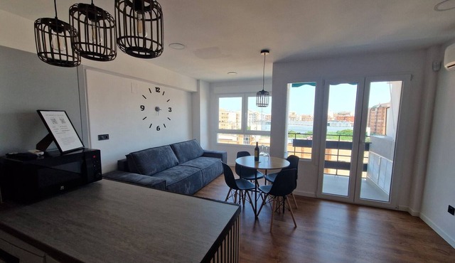 Spacious 3 Bedroom Apartment with Balcony and AC in Castellón