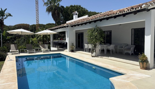 Spacious Family Villa with Pool & Sunny Garden