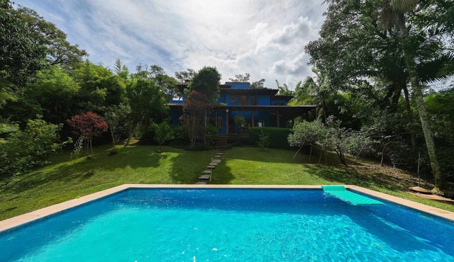 Spacious House with Large Pool and Barbecue Near São Paulo