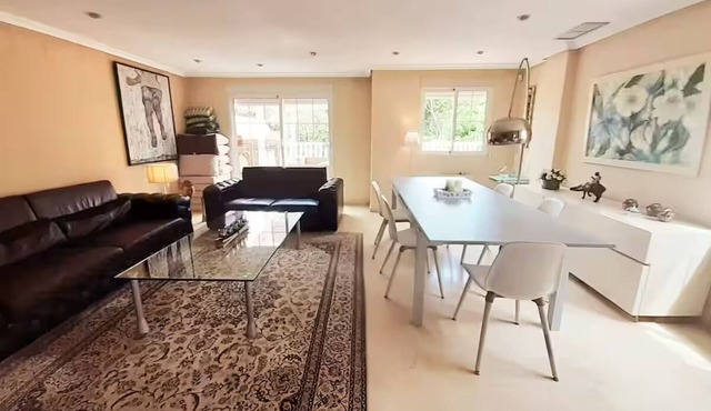 Spacious townhouse in Alicante close to sea and golf with shared sparkling pool.