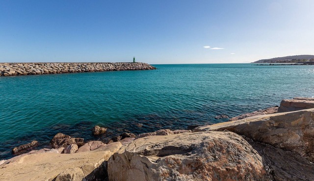 Studio Delfin Duquesa with sea views