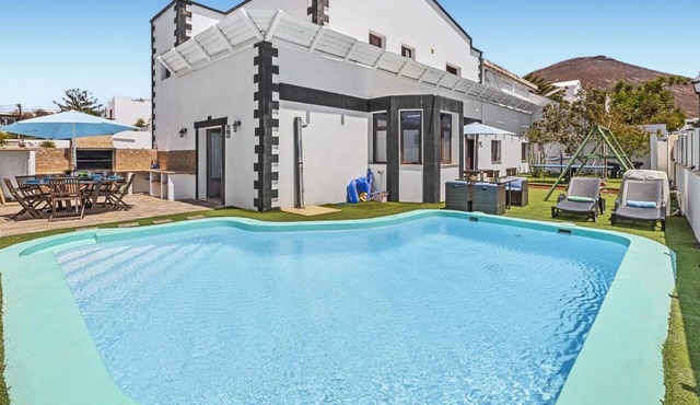 Stunning home in Tahiche with private swimming pool, can be inside or outside