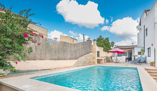 Stunning private villa for 4 guests with A/C, private pool, TV, terrace and pets allowed