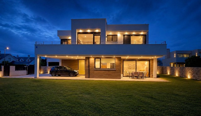 Stylish Villa Stylish Host Bezana, surrounded by beaches and close to Santander.