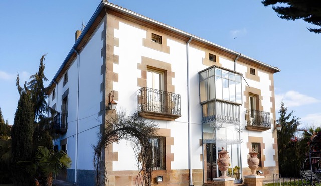 Suite 1 Apartment with Mountain Views and Wi-Fi in CIDONES