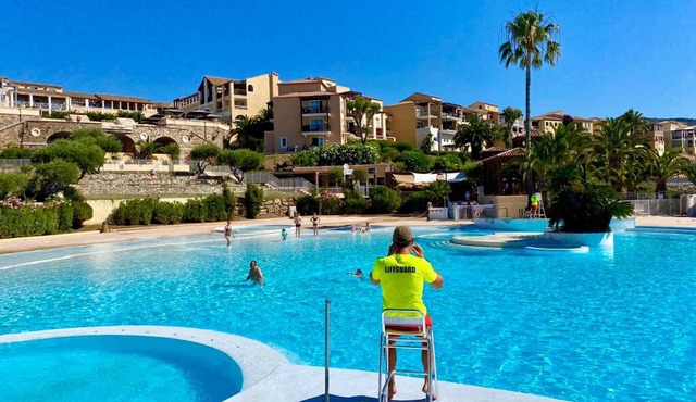 Superbe duplex T3 climatisé avec Terrasse et Solarium, magnifique vue Mer et Golf in Saint-Raphaël