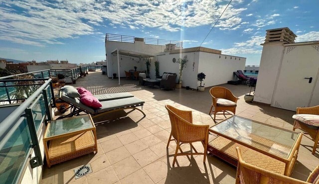 Terrace 250m2 | BBQ | Beach 8min | Padel | WIFI