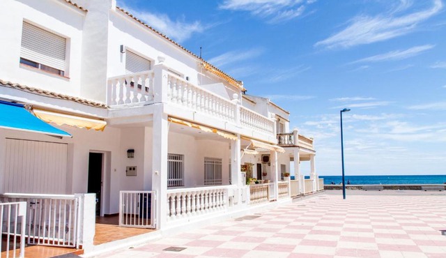 Tot un Mon-Beachfront House