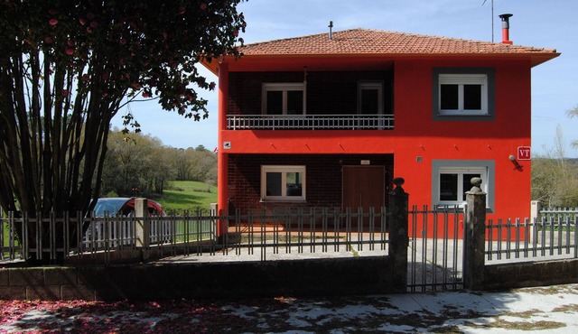 Traditional Galician Country House 'As Neveiras' with Mountain Views, Private BBQ/Garden, Wi-Fi