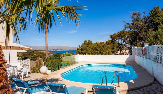 Vacation Apartments 'Trevol Suits' with Sea Views, Wi-Fi, Air Conditioning, Sleeps 7