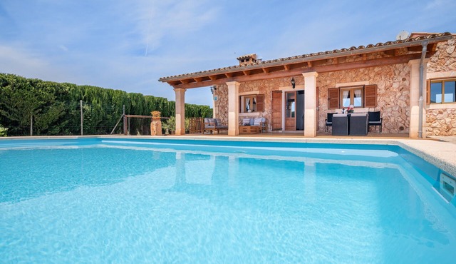 Vacation Home Can Grau Petit with Pool & Wi-Fi