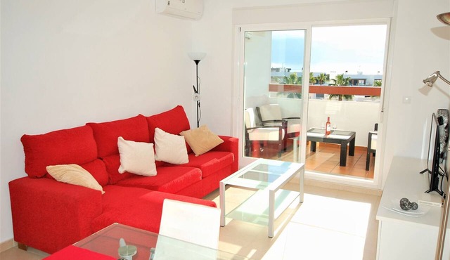 'Very Nice Apartment with Sea Views', Shared Pool & Wi-Fi