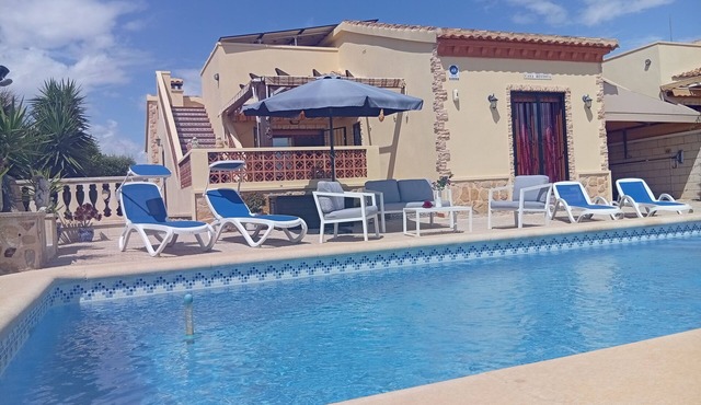 Villa Bentota with private pool and terrace, 10 minutes from the beach
