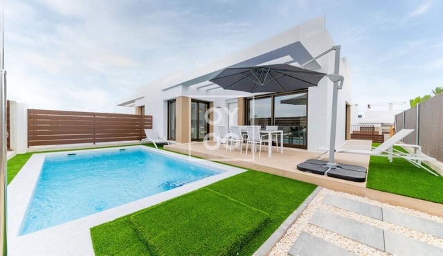 Villa Bienvida, heated pool, superb interior and views - by OYOOSTAYS