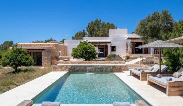 Villa 'Cas Berris' with Sea View, Wi-Fi and Air Conditioning