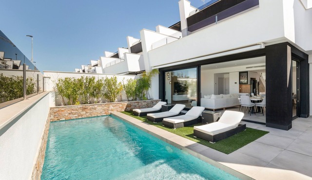 Villa 'Chalet Con Piscina En San Javier' with Private Pool, Wi-Fi and Air Conditioning