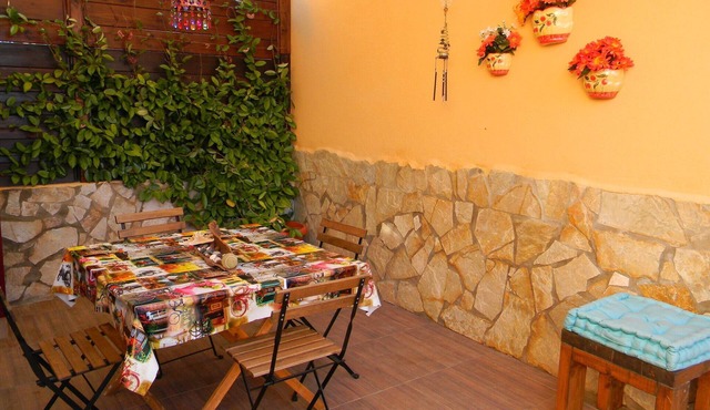Villa with 2 double bedrooms, terrace, garden, garage