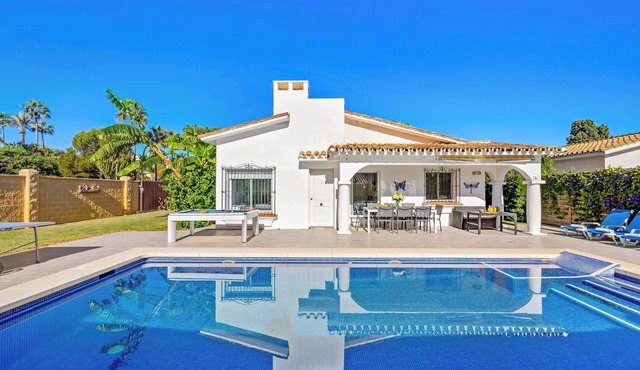 Villa Esmerelda Sun - Four Bedroom Villa, Sleeps 8
