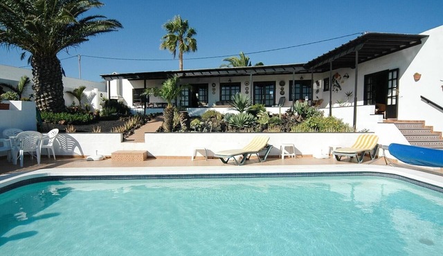 Villa Finca el Volcan with Sea View, Pool, Garden & Wi-Fi
