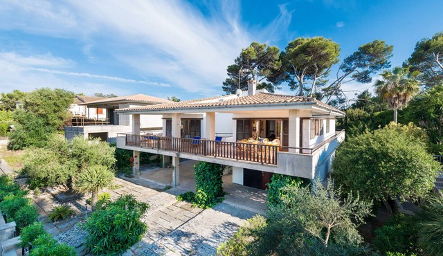 Villa for 8 with garden and table tennis, 150m from the beach, Mal Pas, Alcudia