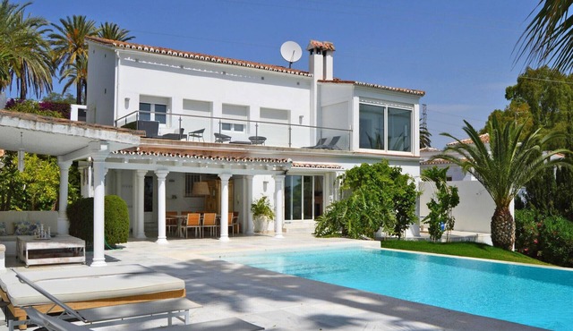 Villa Los Lobos - family holiday rental villa in Nueva Andalucia Marbella