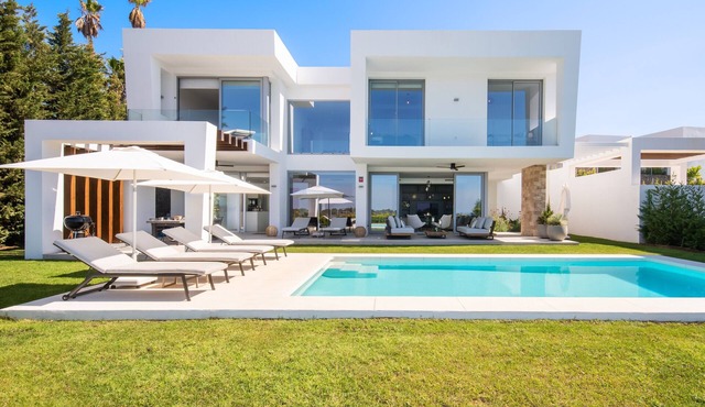 Villa 'Mariposa' with Sea Views, Wi-Fi, and Air Conditioning