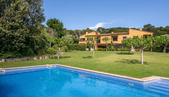 Villa 'Pastora' with Sea Views, Wi-Fi, and Air Conditioning